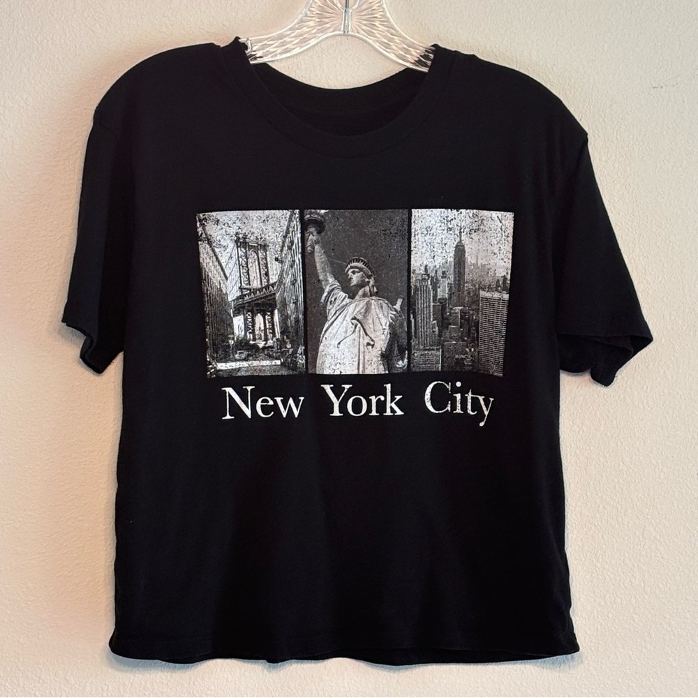 EUC Rebellious One Black Graphic Tee SZ - M